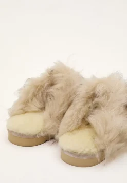 Edmonton Fluffy Slippers