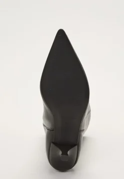 Heeled Mid Knee Leather Boot
