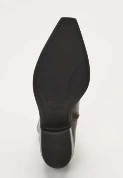 Kelsey Heel Classic Leather Boots