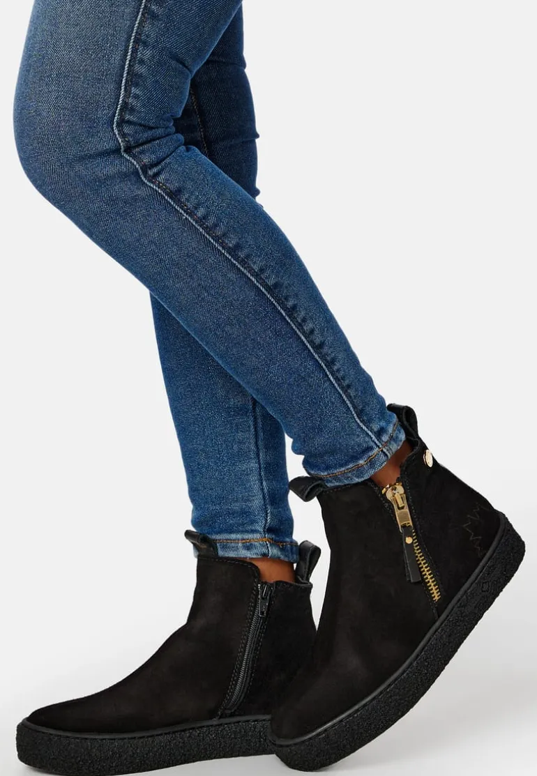 Mount V. Zip Boots