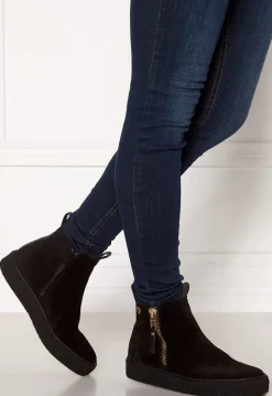 Mount V. Zip Boots