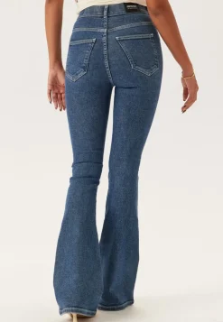 Moxy Flare V Cut