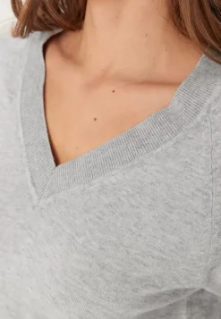 Objthess 2/4 LO V-NECK KNIT